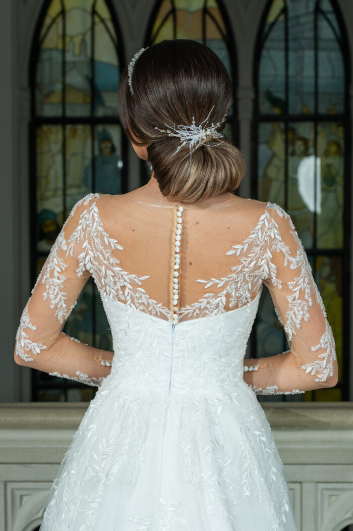 Rochie de mireasă în stil A-line cu mâneci lungi din dantelă, fustă din tulle cu sclipici